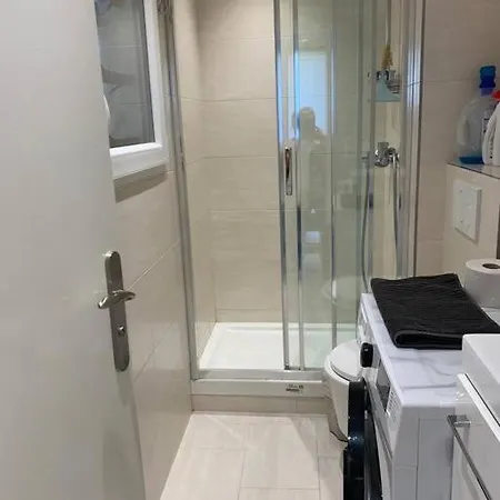 Apartment A Proximite Immediate Des Transports Avec Terrasse