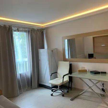 A Proximite Immediate Des Transports Avec Terrasse Apartamento Cachan
