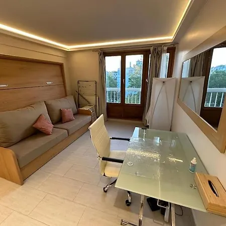 A Proximite Immediate Des Transports Avec Terrasse Apartment