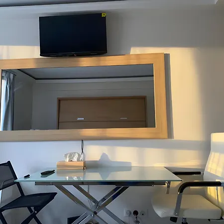 Apartment A Proximite Immediate Des Transports Avec Terrasse *