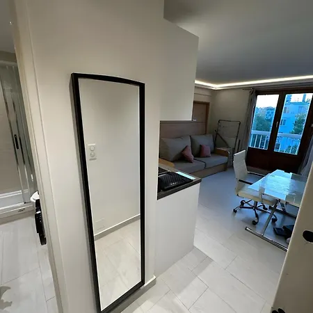 A Proximite Immediate Des Transports Avec Terrasse Apartment