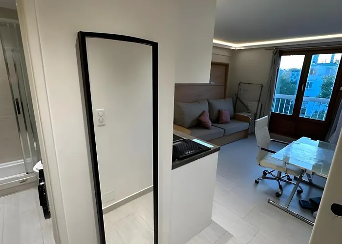 A Proximite Immediate Des Transports Avec Terrasse Apartament